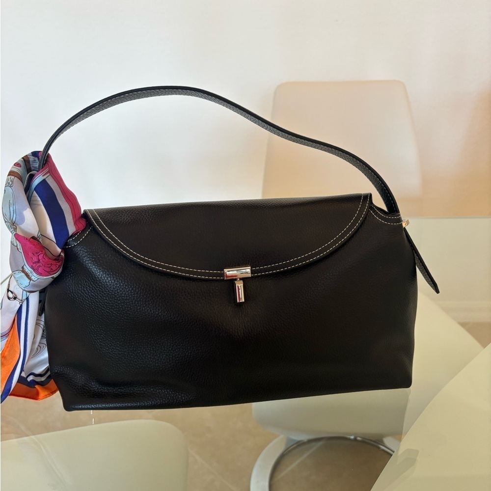 Elegant Black Leather Handbag